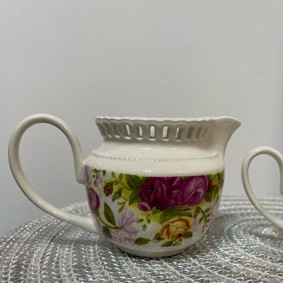 Royal Albert Pierced Cream and Sugar Set Old Country Roses NWT - Picture 4 of 16